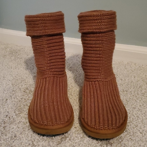 UGG Shoes - UGG Knit Booties Women’s Sz 8 Brown Sheepskin Like New